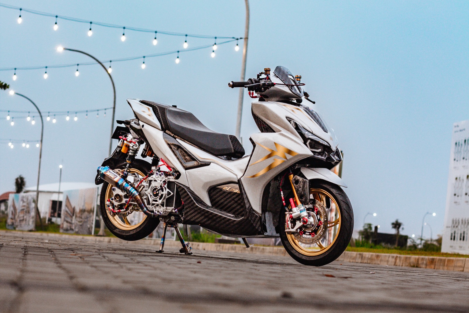 Yamaha Aerox mudah dimodifikasi sesuai selera anak muda.
