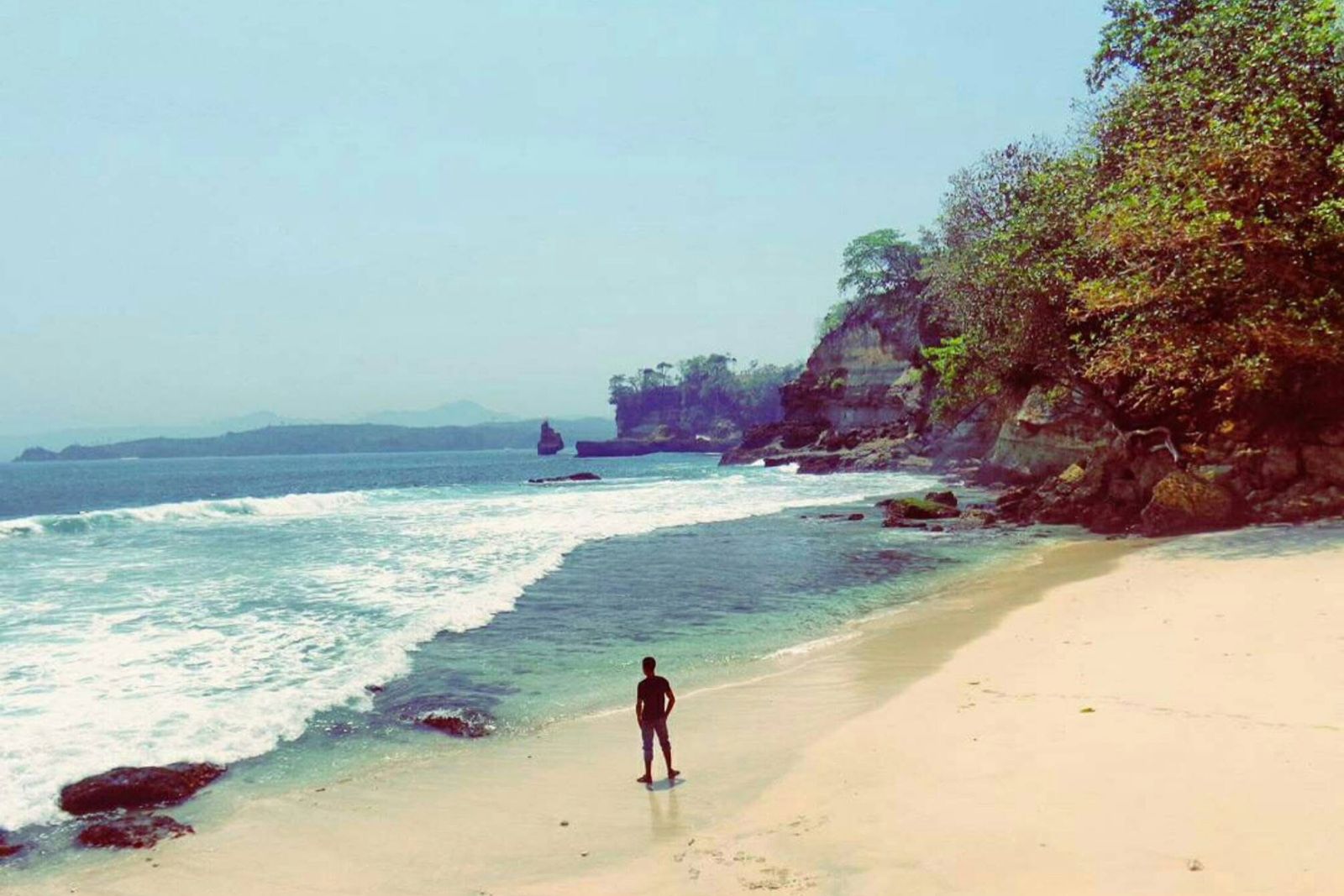 Pemandangan Pantai Sioro di Desa Ngrejo, Kecamata Tanggunggunung. (FACEBOOK KACAMATA TULUNGAGUNG)