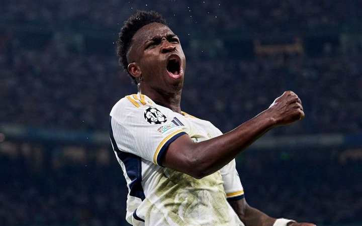 Vinicius Jr. merayakan gol penutupnya ke gawang Oviedo, melengkapi catatan 1 gol dan 1 assist.