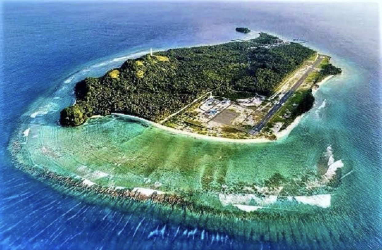 fakta unik tentang Pulau Miangas, pulau terluar Indonesia di utara Sulawesi. Dari sejarah sengketa hingga bandara di ujung negeri(Indonesia Traveler)