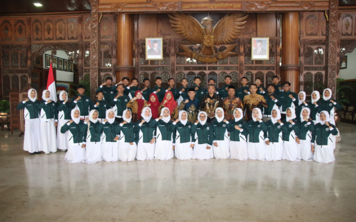Pelepasan Tim LTUB Tingkat Nasional MAN 2 Tulungagung di Pendapa Kongas Arum Kusumaning Bangsa Tulungagung, Jumat (22/8/2025).