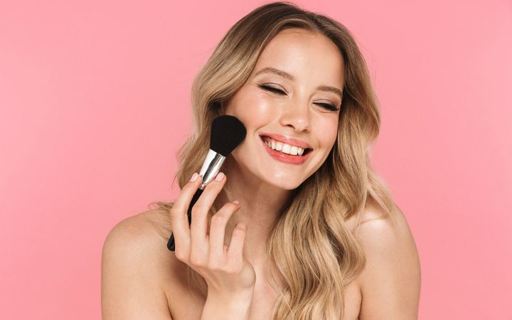 Setiap orang tentu menginginkan hasil make up yang halus, rata, dan tahan lama.