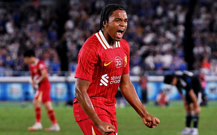 Rio Ngumoha merayakan gol bersejarah di menit ke-100 yang memastikan kemenangan dramatis Liverpool atas Newcastle.