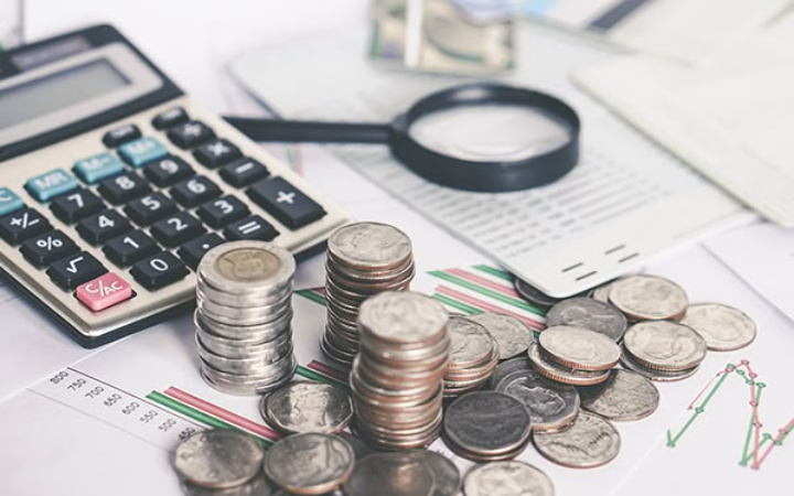 Pernah merasa gaji cepat habis padahal tidak belanja besar? Mungkin masalahnya bukan pada pemasukan, tapi pada kebiasaan finansial harian yang tidak disadari.