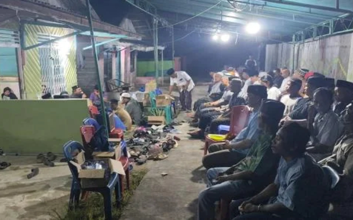 Kasus dugaan penganiayaan marinir di Pekanbaru tewaskan warga sipil, keluarga korban menuntut TNI usut tuntas tanpa ada yang ditutup.