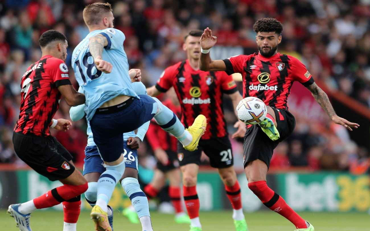 Brentford melaju ke babak ketiga Carabao Cup 2025 usai kalahkan Bournemouth 2-0 lewat gol Fabio Carvalho dan Igor Thiago.