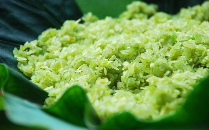 Tape ketan adalah salah satu makanan tradisional Indonesia yang sudah ada sejak ratusan tahun lalu.
