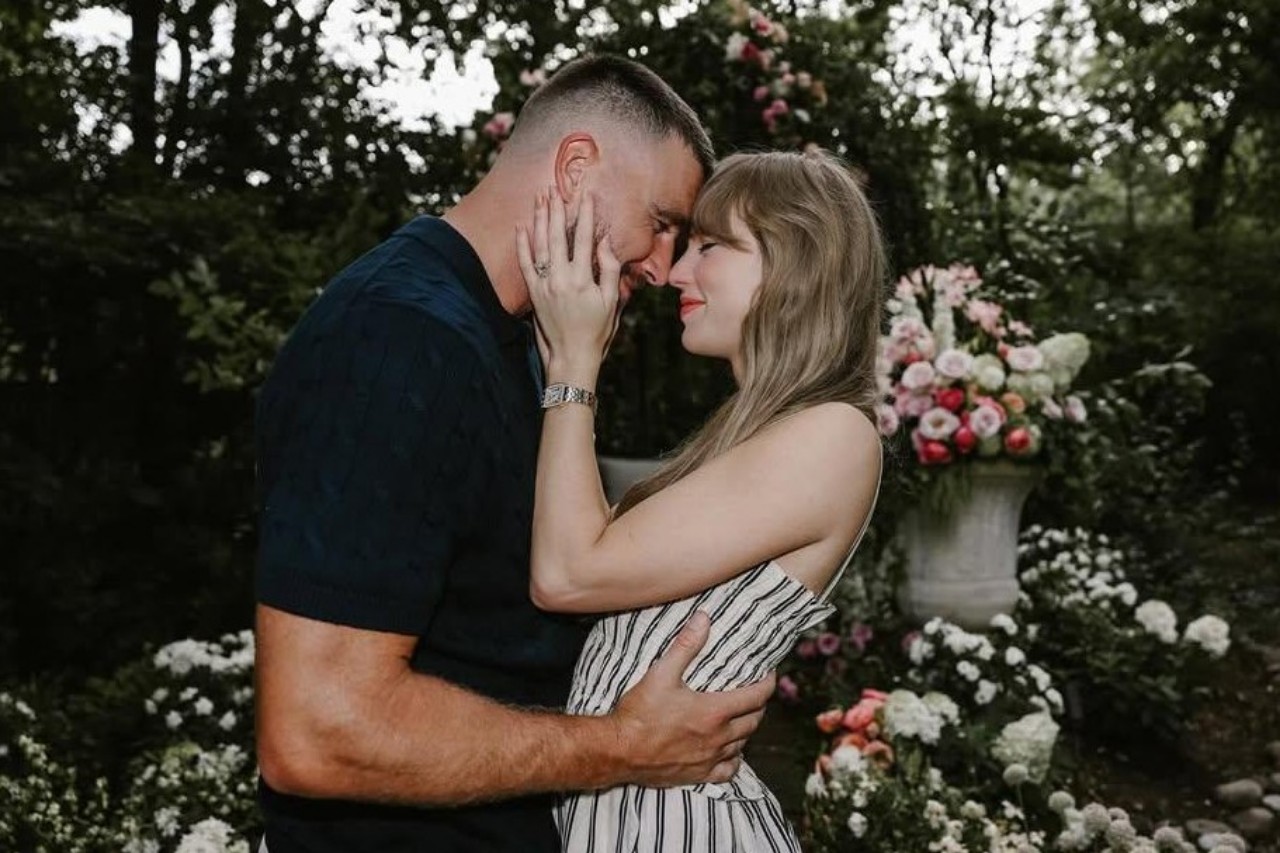 Taylor Swift dan Travis Kelce resmi mengumumkan pertunangan mereka. (INSTAGRAM TAYLOR SWIFT)