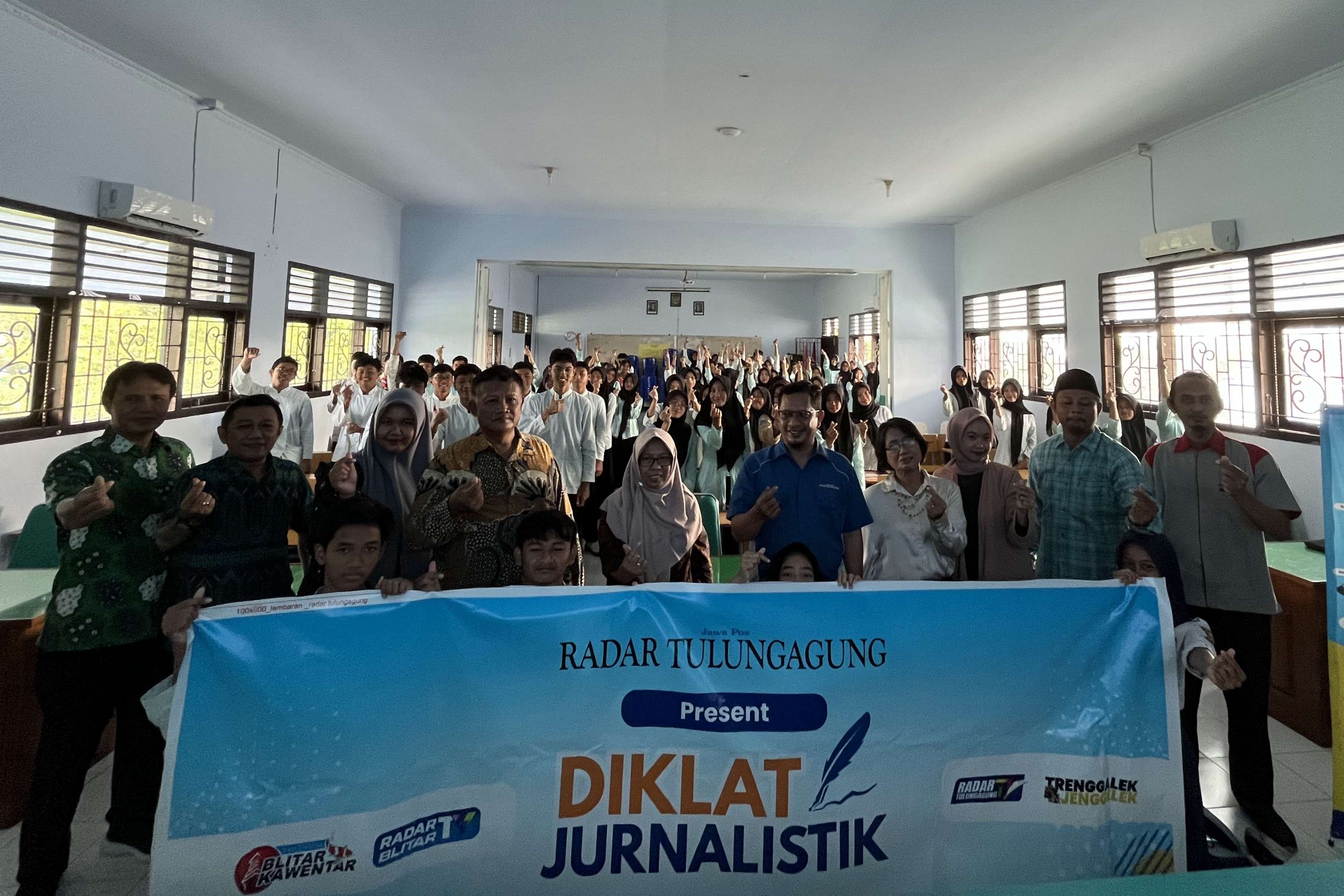 SMAN 1 Ngunut menggelar diklat jurnalistik untuk meningkatkan skill anggota ekstrakurikuler.