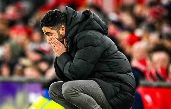 Ruben Amorim terlihat murung usai Manchester United tersingkir dari Carabao Cup, tekanan terhadap sang manajer kian memuncak.