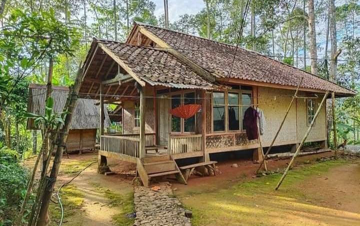 Pulang kampung ke rumah nenek selalu memberikan vibes yang berbeda.
