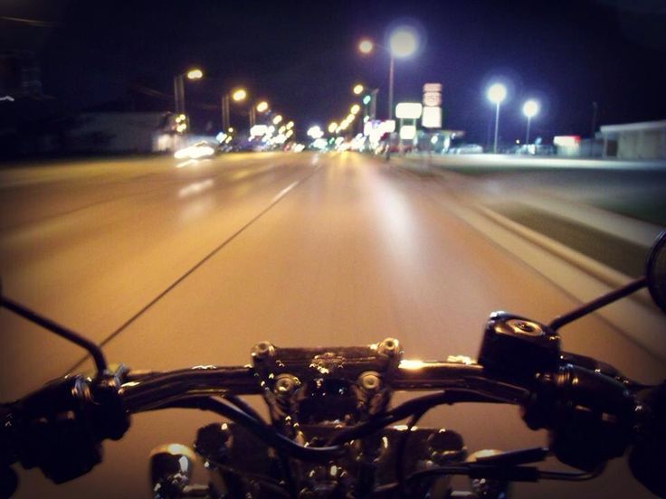 Night ride di Tulungagung bisa menjadi momen me time yang menenangkan, membantu melepaskan stress sambil menikmati keindahan malam dengan nyaman dan aman.(pinterest.com/olivianoskowiak)