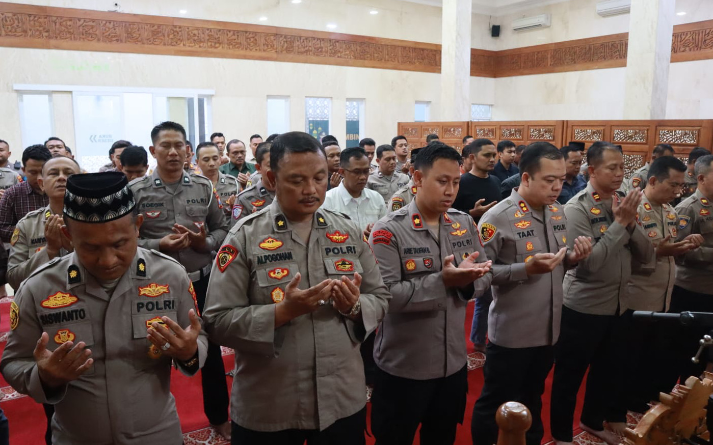 Salat gaib digelar di Masjid Al Hafidz Polres Tulungagung, Sabtu (30/8/2025)siang.