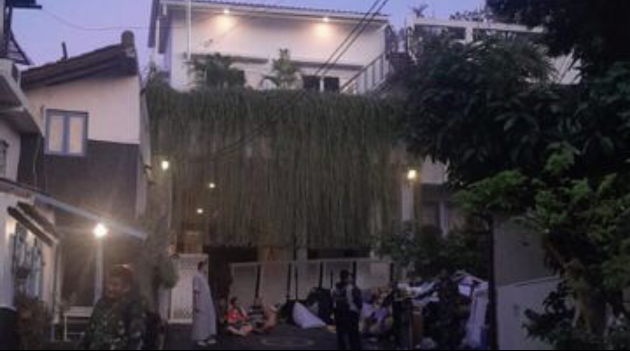 Rumah Menteri Keuangan Sri Mulyani diduga menjadi sasaran penjarahan sebanyak dua kali saat kerusuhan terjadi.(voi.id)
