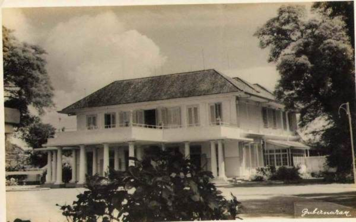Bukan sekadar rumah dinas, Gedung Grahadi adalah sejarah panjang Jawa Timur yang harus tetap dikenang.