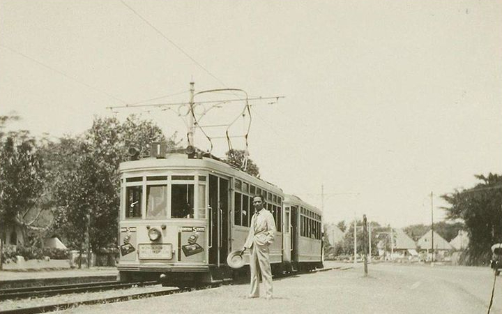Dulu jadi transportasi modern, kini hanya tinggal cerita: trem Surabaya, saksi sejarah perjalanan kota pahlawan.