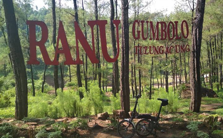 Ranu Gumbolo adalah salah satu destinasi wisata alam yang sedang populer di Tulungagung, Jawa Timur.