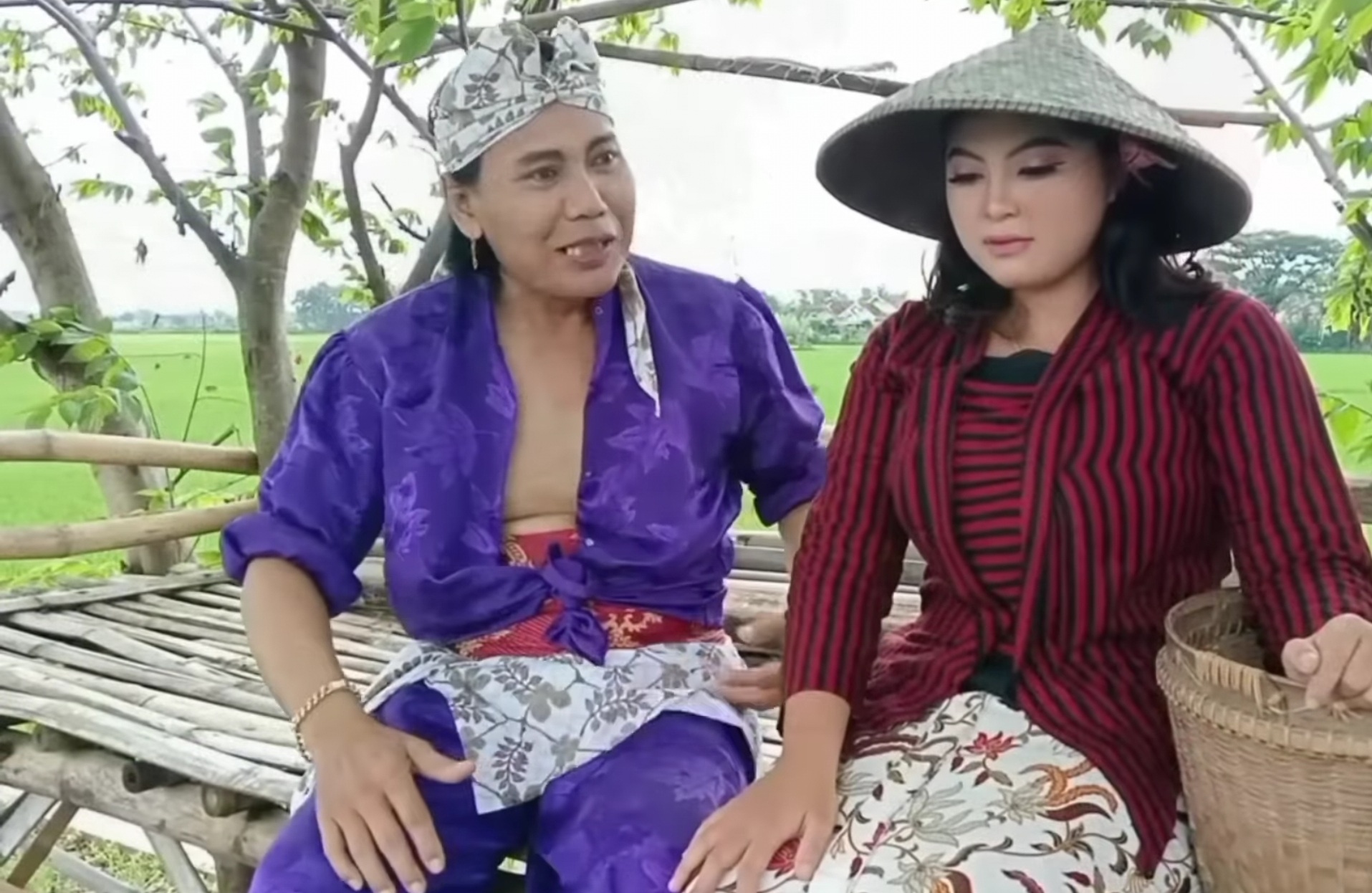 Jithul (kiri) saat beradegan di video klip terbarunya yang berjudul Sangkuriang.