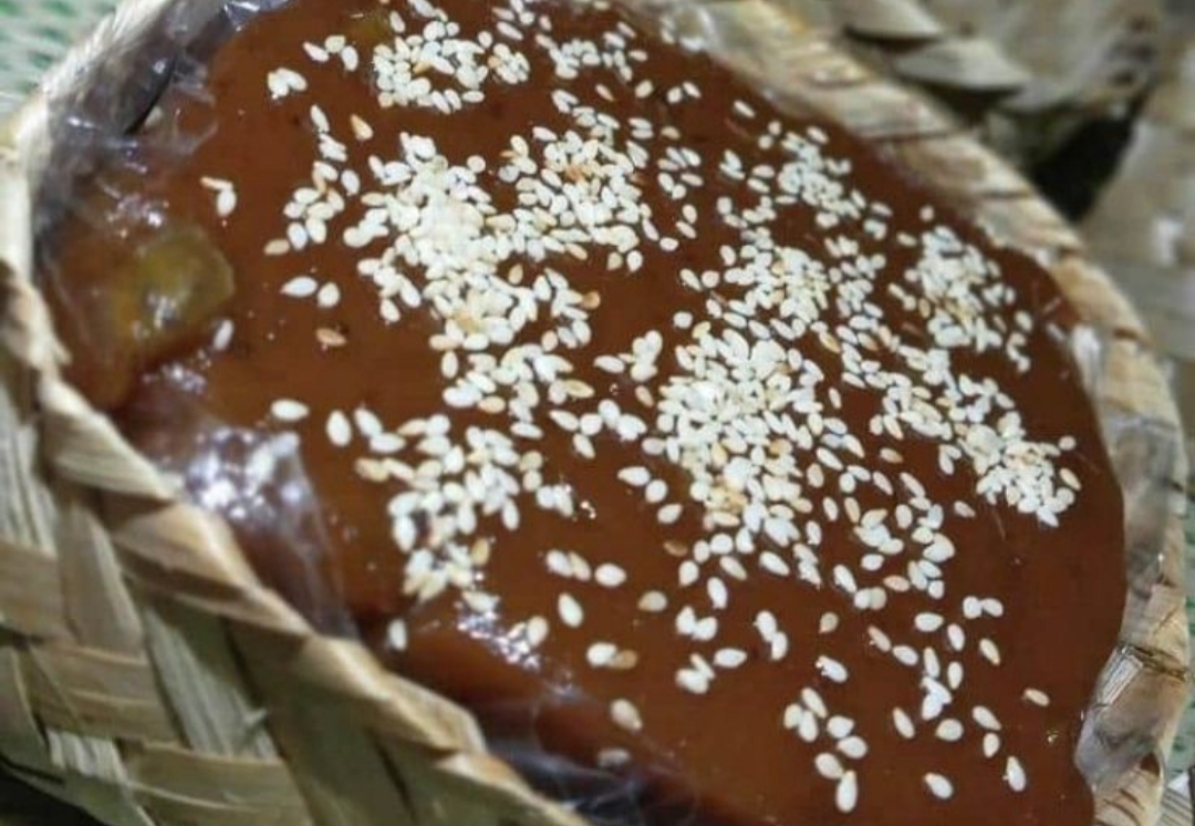 Jadi, jangan heran kalau orang Tulungagung pulang kampung bawanya kardus isi jenang, keripik, atau bahkan jajanan pasar. Bagi mereka, berbagi makanan adalah bentuk kasih sayang yang paling tulus