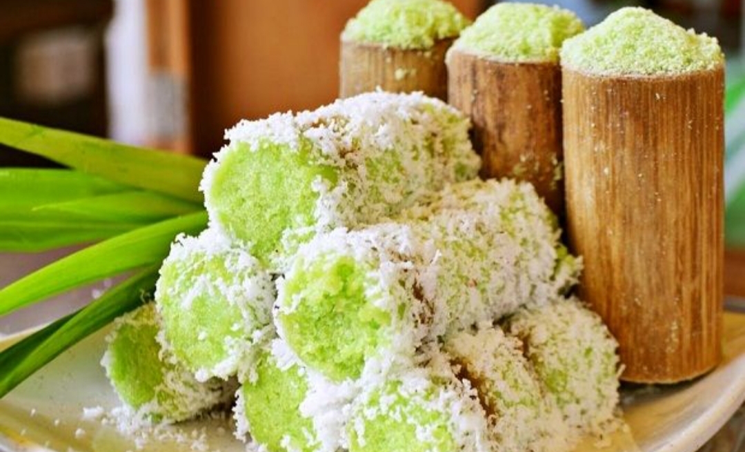 bahwa kue putu bukan sekadar makanan, tapi juga bagian dari memori kolektif masyarakat Tulungagung. Semoga saja jajanan klasik ini tidak benar-benar hilang