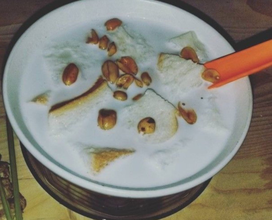cemue bukan sekadar minuman. Ia adalah bagian dari identitas kuliner Tulungagung, simbol kebersahajaan yang menghangatkan tubuh sekaligus hati.