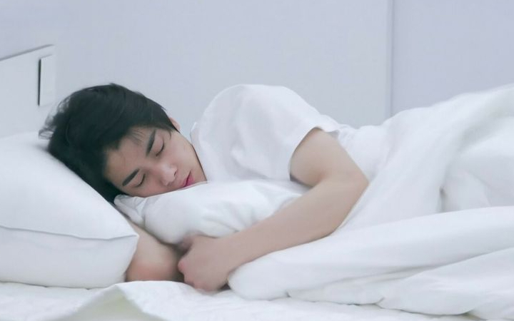 Fake skenario sebelum tidur itu wajar, asal nggak berlebihan