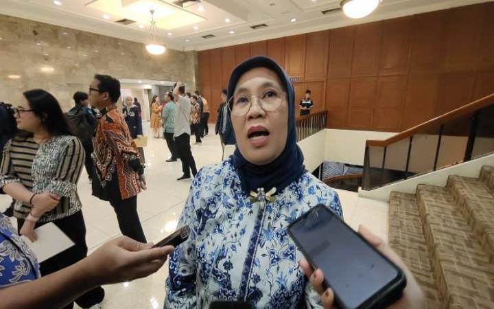 Kementerian Perinshustrian bersama Dewan Kaminan Nasional (Dekranas) proaktif melakukan berbagai upaya untuk meningkatkan daya saing industri kerajinan mengukuhkan eksistensinya hingga pasar global.
