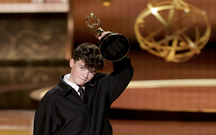 Bintang baru telah lahir. Dia adalah Owen Cooper, remaja 15 tahun yang melejit pada Maret lalu lewat serial Netflix Adolescence.