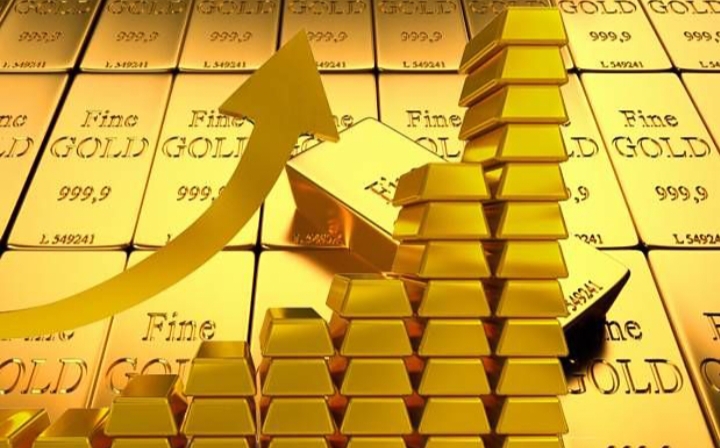 Harga emas dunia telah meningkat sangat signifikan sepanjang 2025, dengan kenaikan tahunan sekitar +40-45% dibanding periode yang sama tahun lalu.