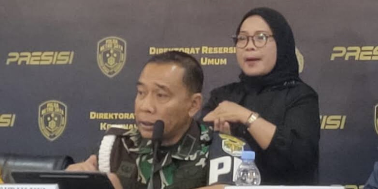 TNI mengungkap detail peran dua prajurit Kopassus dalam kasus penculikan dan pembunuhan Kepala Cabang Bank BUMN, Muhammad Ilham Pradipta. Mulai perekrutan tim hingga pembuangan jasad korban.