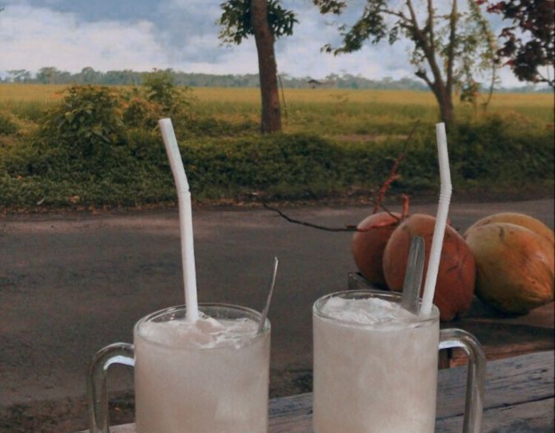Es degan di Tulungagung bukan cuma sekadar minuman pelepas dahaga, tapi sudah jadi bagian dari budaya jalanan yang menemani perjalanan banyak orang.