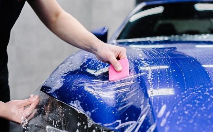 PPF atau Paint Protection Film adalah lapisan transparan berbahan film khusus yang dipasang pada permukaan bodi mobil.