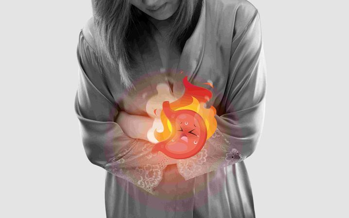 Asam lambung naik, atau yang dikenal dengan istilah gastroesophageal reflux disease (GERD), tidak hanya menimbulkan rasa perih dan panas di area ulu hati.