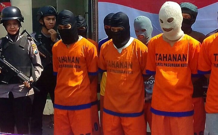 Kerugian Akibat Kerusuhan Capai Rp 256 Miliar Sebanyak 997 orang terduga pelaku kerusuhan dalam sejumlah aksi demonstrasi di berbagai wilayah Jatim pada akhir Agustus lalu diamankan jajaran Polda Jati