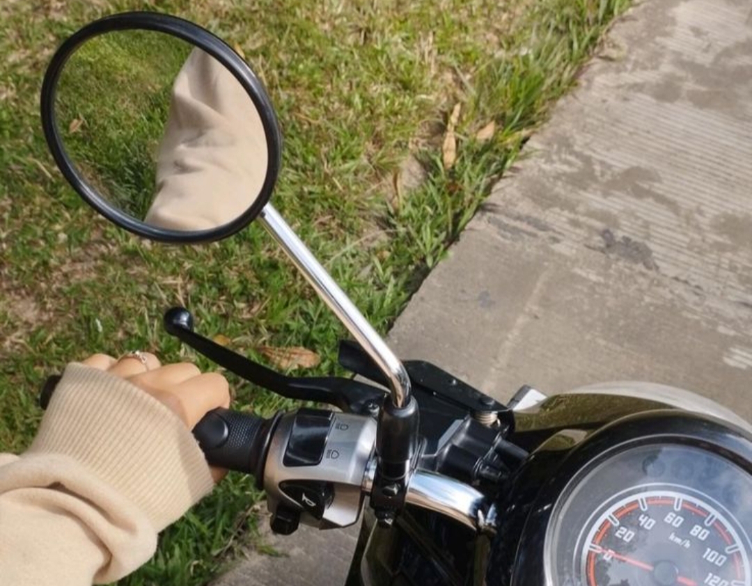 jangan kaget kalau lagi main ke Tulungagung dan melihat banyak motor berseliweran dengan spion mungil. Bagi orang lokal, itu sudah jadi bagian dari tren dan identitas jalanan.