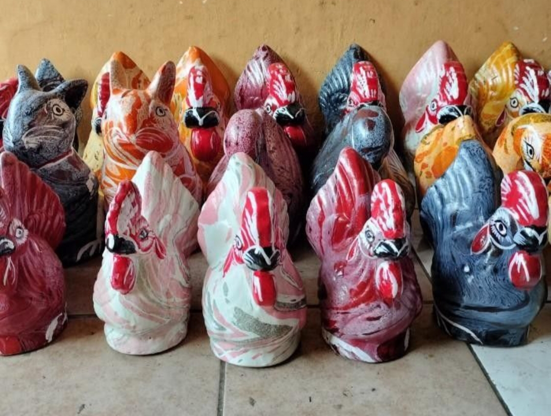 Mungkin inilah alasan mengapa di Tulungagung, celengan tanah liat tidak pernah benar-benar hilang karena ia bukan sekadar tempat menyimpan uang, melainkan juga menyimpan kenangan.
