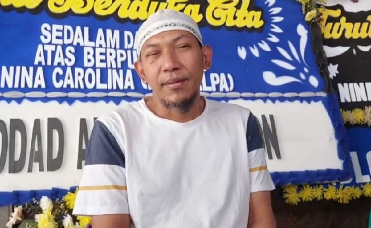 Usai kepergian Mpok Alpa, Ajie Darmaji ajukan perwalian anak ke pengadilan demi masa depan dan pendidikan buah hati mereka. (tabloidbintang.com)