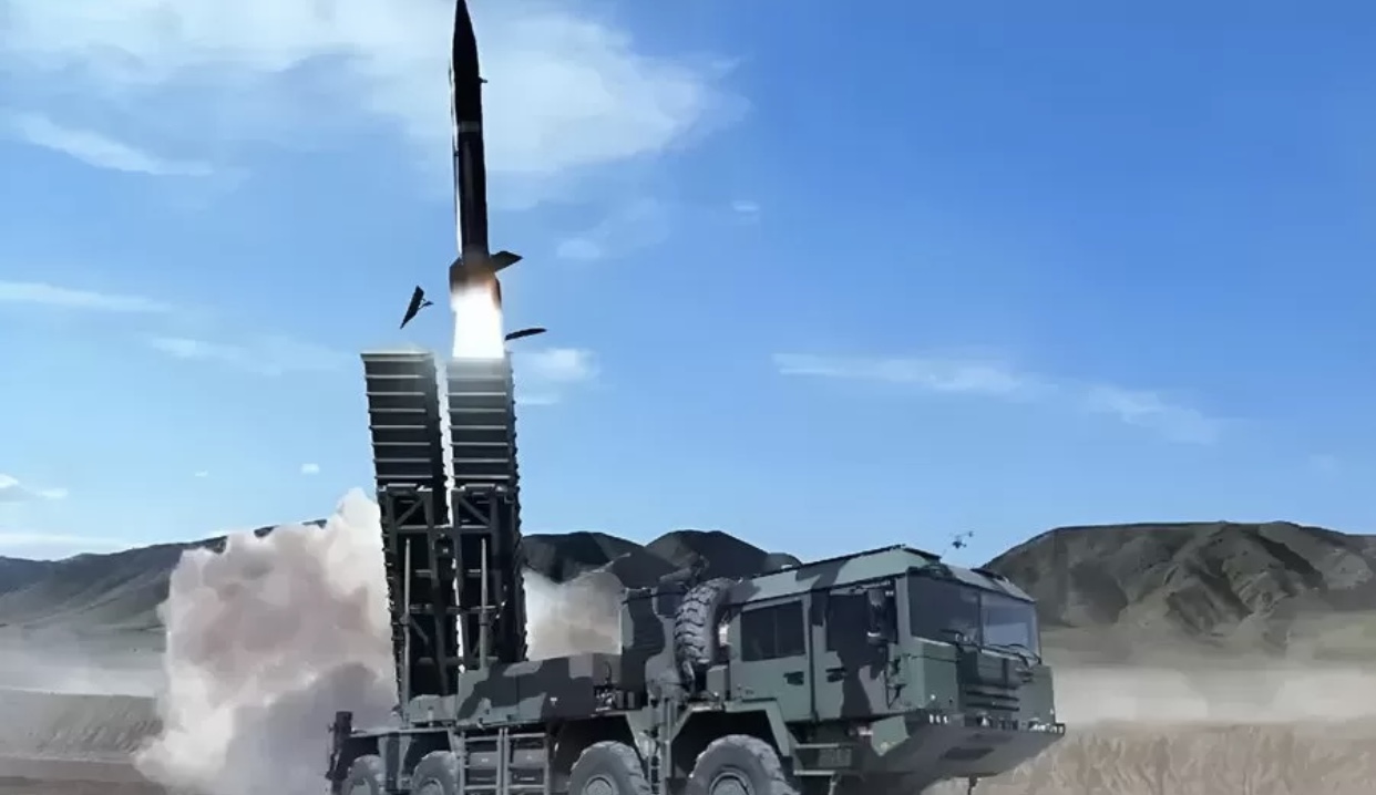 TNI AD akan menempatkan rudal ITBM-600 di 5 pulau besar Indonesia. Rudal ini punya jangkauan hingga 280 km dan siap menjaga kedaulatan wilayah RI.(Konteks.co.id)