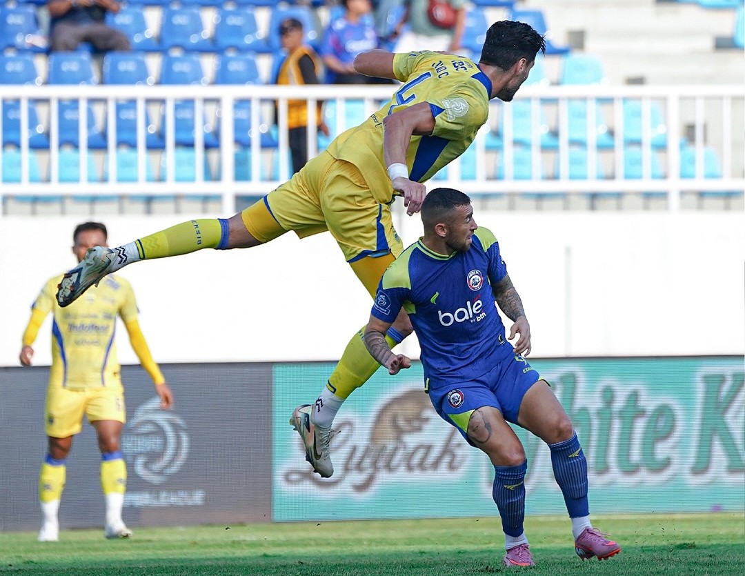 comeback epic dari persib bandung, berhasil mengalahkan arema fc dengan 10 pemain (instagram/arema)