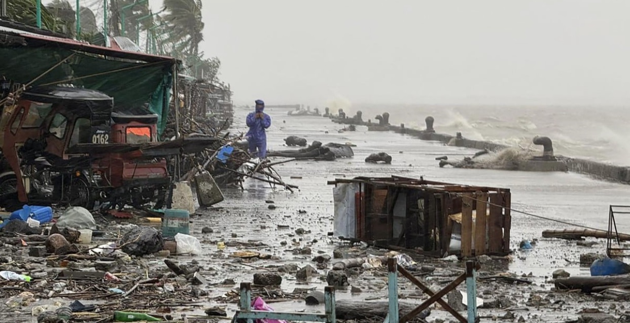 Super Typhoon Ragasa melanda Filipina utara dengan angin 185 km/jam. Ribuan warga dievakuasi, sekolah dan pelabuhan ditutup. Otoritas siaga penuh hadapi banjir dan longsor.