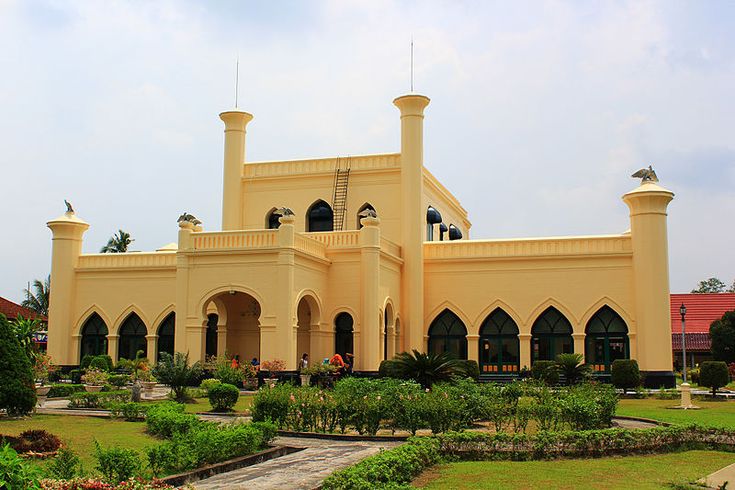 Istana Kerajaan Siak.(pinterest.com)