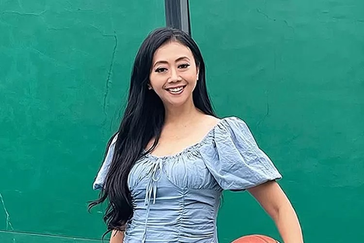 Asri Welas saat memerankan karakter Luluk di film horor Sukma, yang kabarnya dibayar Rp7 miliar hanya untuk dua adegan. (kilat.com)