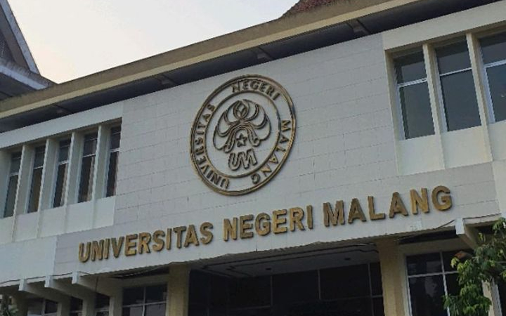 Setelah membuka tempat pembuangan sementara privat dan bank sampah, Universitas Negeri Malang kini menghadirkan mesin penampung botol plastik yang bisa ditukar uang di kampus.