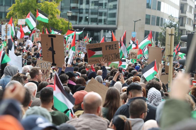 Ribuan warga Italia menggelar aksi demo untuk memprotes pemerintahnya yang tak segera mengakui Palestina.