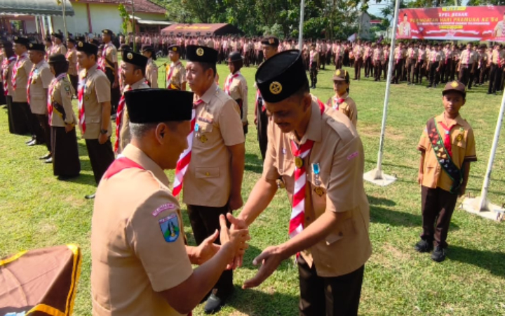 Dalam Apel Besar peringatan Hari Pramuka ke-64, MAN 2 Tulungagung berhasil memboyong sejumlah penghargaan bergengsi, Selasa (23/9/2025).