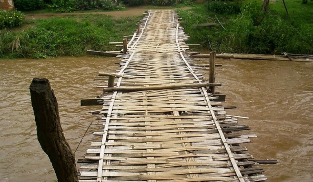 Jadi, jembatan bambu di Tulungagung bukan sekadar jalan pintas, melainkan simbol kearifan lokal sederhana, bermanfaat, dan lahir dari kebersamaan