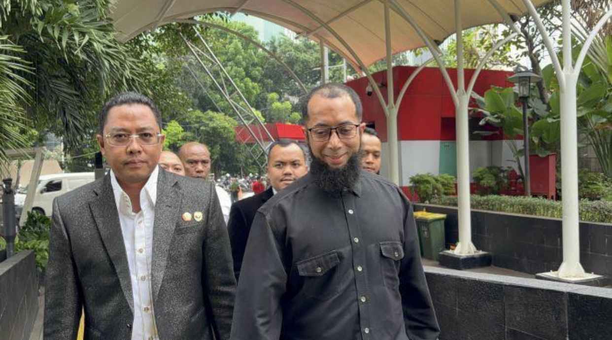 KPK ungkap alasan uang disita dari Khalid Basalamah tidak langsung dikembalikan ke jemaah: masih sebagai barang bukti, keputusan hakim menentukan nasibnya.(Arrahmah.id)