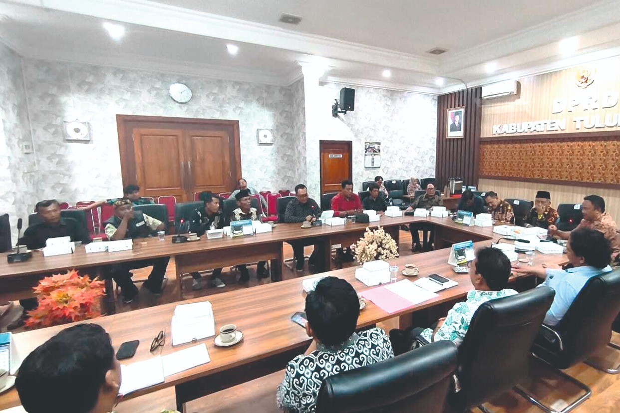 Massa Wonorejo 212 bertemu jajaran dewan dalam agenda audiensi, Kamis (25/9). (ADITYA YUDA/RADAR TULUNGAGUNG)