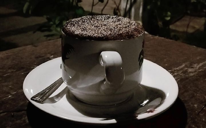 Kopi tubruk adalah salah satu metode penyajian kopi tradisional khas Indonesia, terutama populer di Jawa dan Bali.