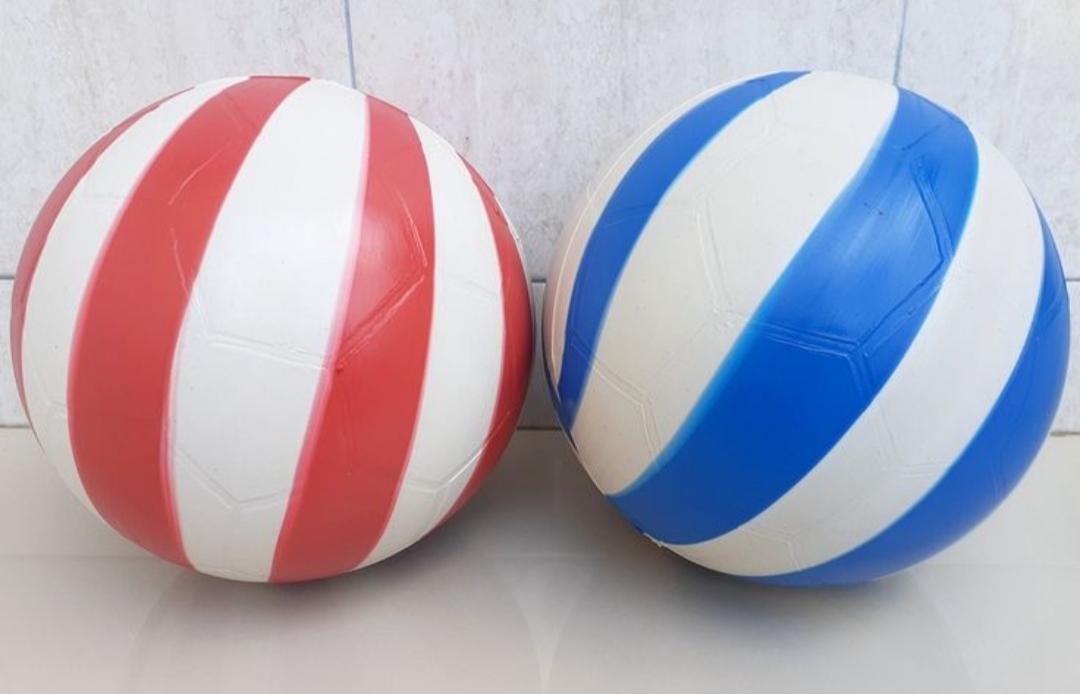 Bagi warga Tulungagung, main bola plastik bukan hanya permainan biasa, tapi juga bagian dari kenangan masa kecil yang penuh tawa dan kehangatan